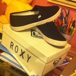 ROXY black canvas shoes