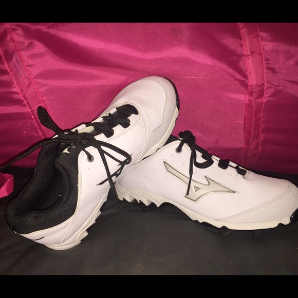 Mizuno metal softball cleats