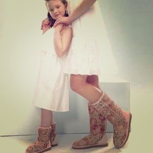 Super cute romantic floral uggs