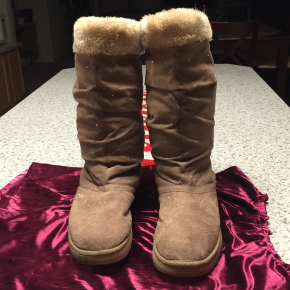 Tan colored Skechers boots w rhinestones sz9 1/2