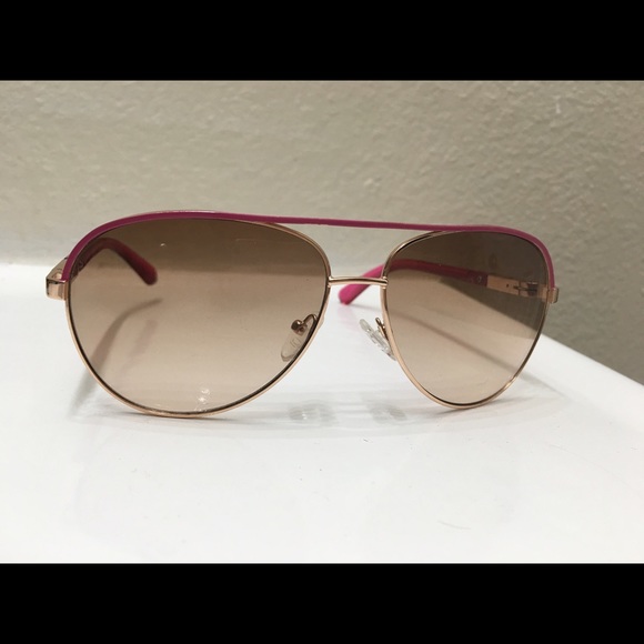 🎉4th of JULY SALE🎉 GUESS Pink Sunglasses