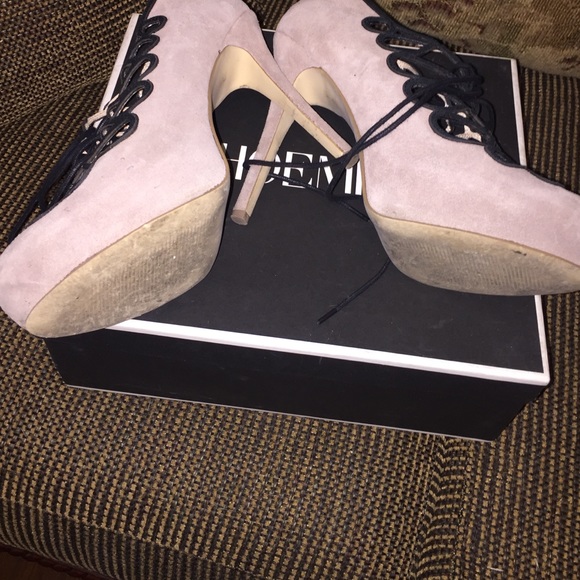 Shoemint (brand) Lace-up pumps - Picture 3 of 3