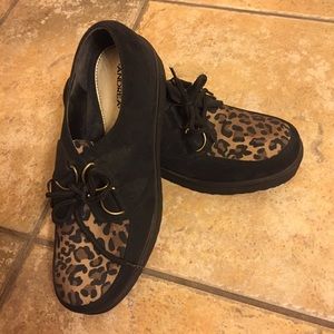 Women's leopard print creepers