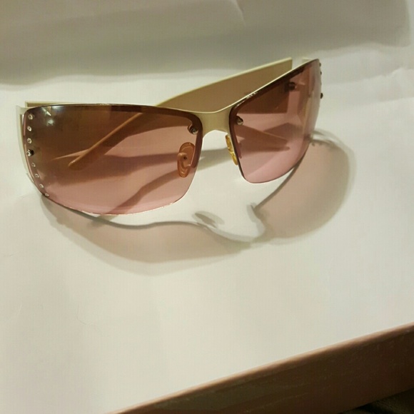 Jeweled white pink Steve Madden