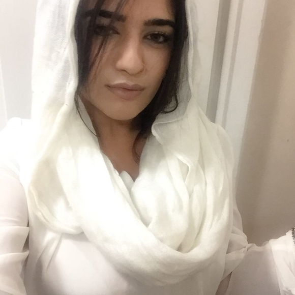 Meet your Posher, Anum