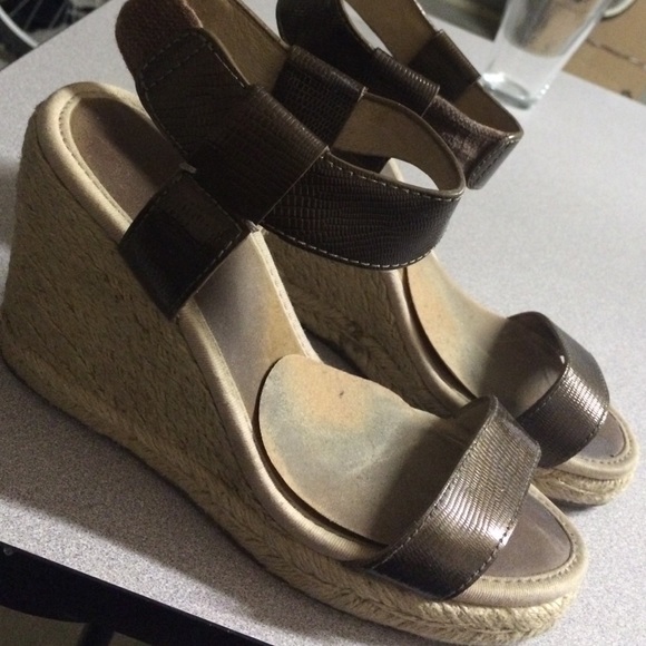 Tommy Bahama Wedges Sandals