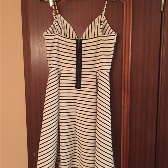Dress - Picture 2 of 4