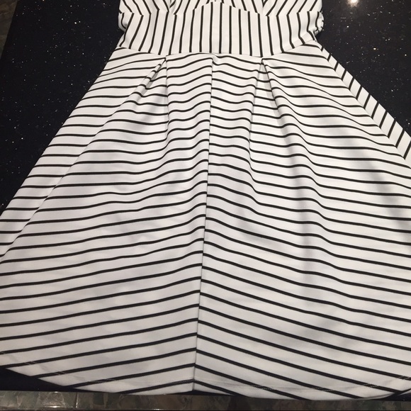 Dress - Picture 4 of 4
