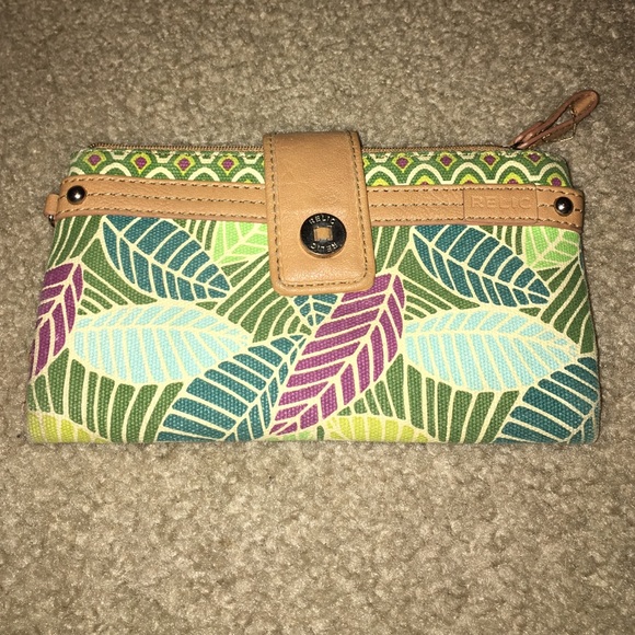 Leaf detailed wallet
