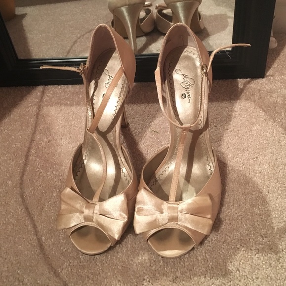Gold satin heel