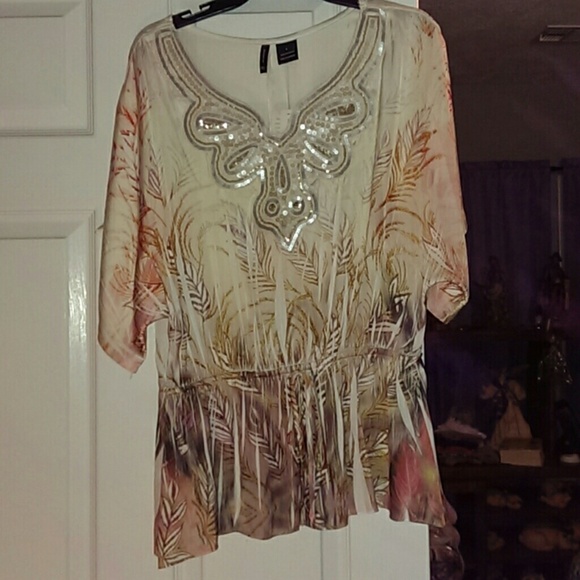 🆕🎉 Shimmery NWT Blouse