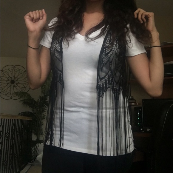Lace Fringe Vest - Picture 3 of 4