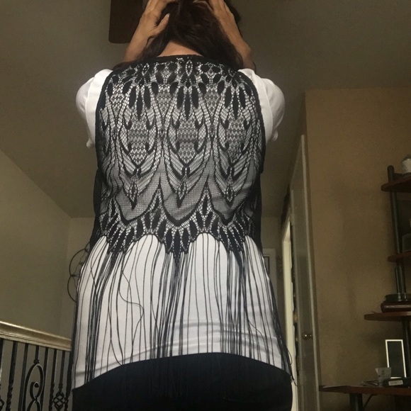 Lace Fringe Vest - Picture 4 of 4