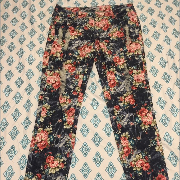 Floral distressed Jeans!!! - Picture 1 of 3