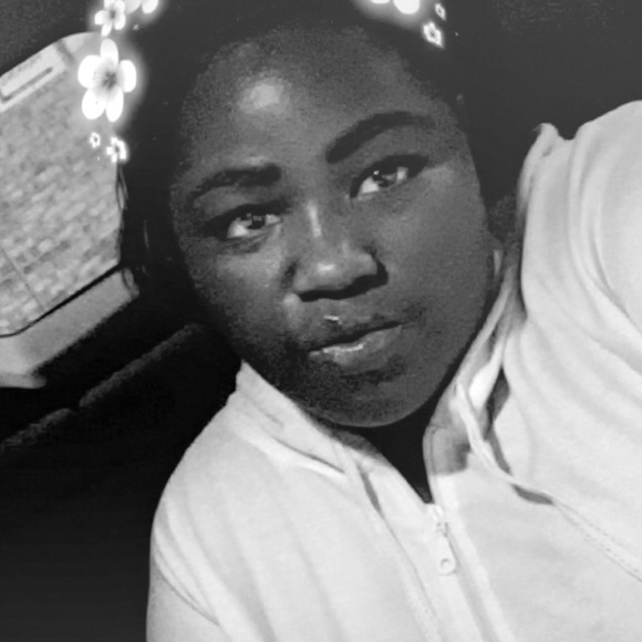 Meet your Posher, Desiree