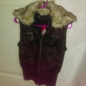 Faux leather vest w/ removable fur collar