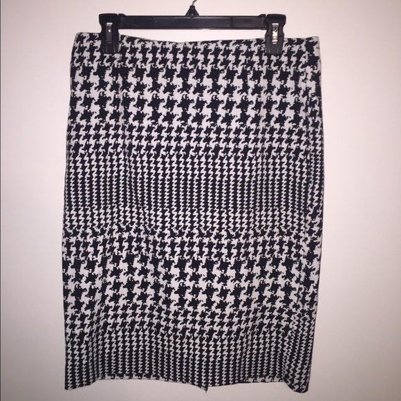 Houndstooth pencil skirt