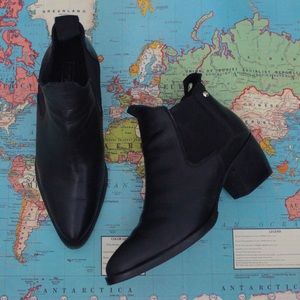 MUST GO! Topshop Chelsea Boots