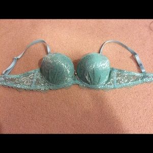 Pretty lace push-up bra w/detachable straps