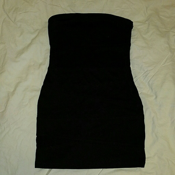 💕EVERYTHING MUST GO💕 Black strapless mini dress