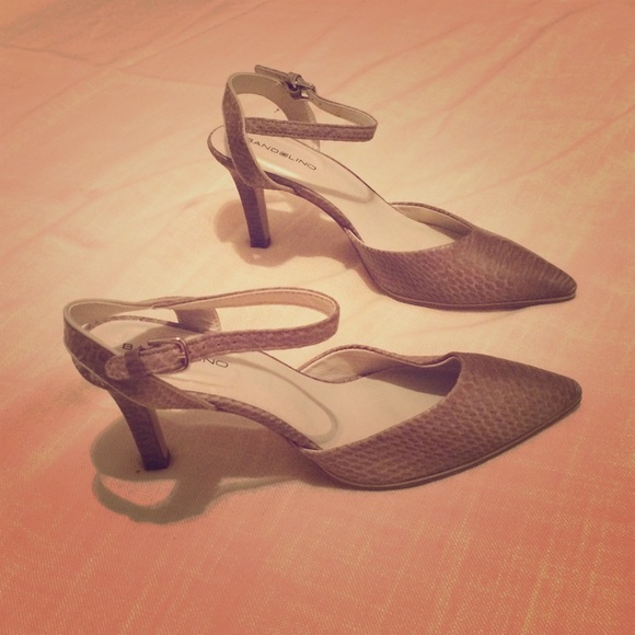 Bandolino Snakeskin Gray Heels