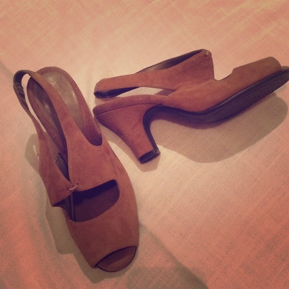Aerosoles Tan Suede Heels