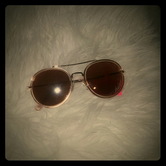 BETSEY JOHNSON SUNGLASSES NWT