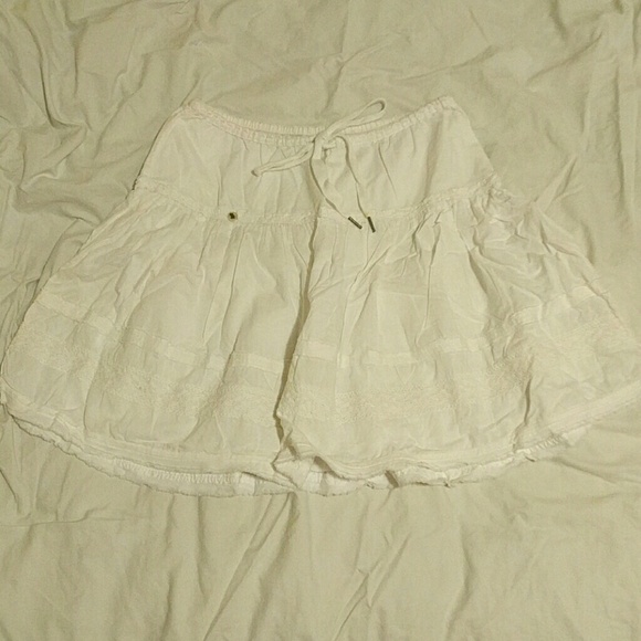 💕EVERYTHING MUST GO💕White skirt with lace detail