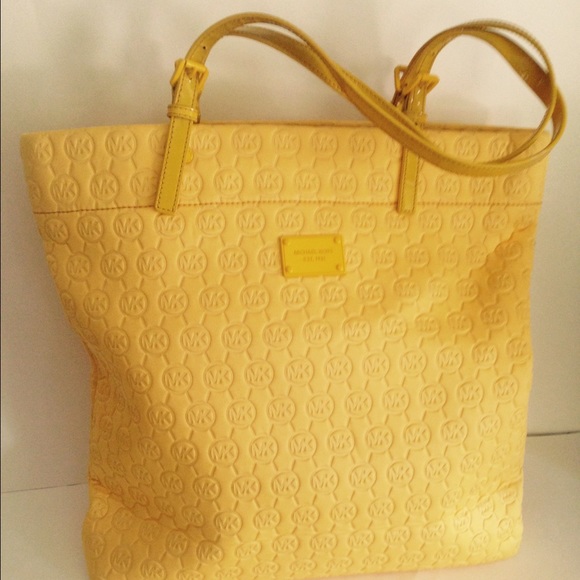 😍Micheal Kors yellow bright mk logo shoulder tote