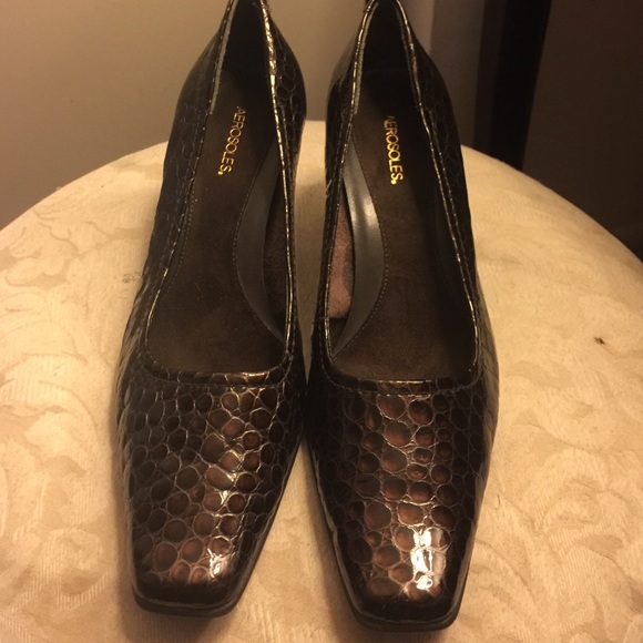 Heels - Picture 2 of 2