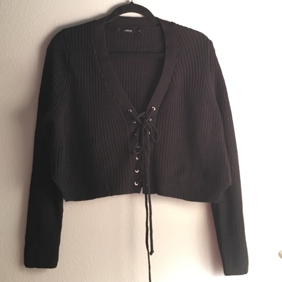 Milau (LF) lace up cropped sweater