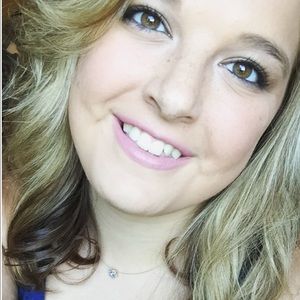 Meet your Posher, Adriana