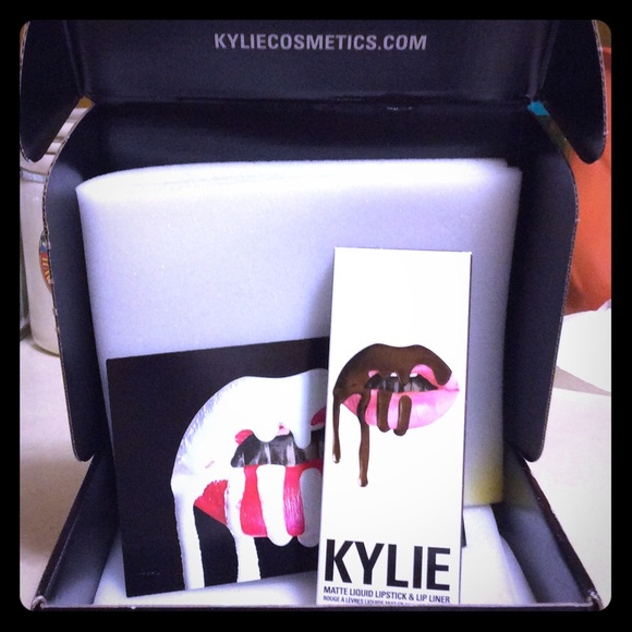 Kylie Lip Kit True Brown K