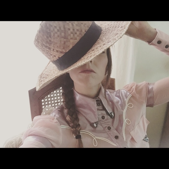 Meet your Posher, Elanor - Picture 4 of 6