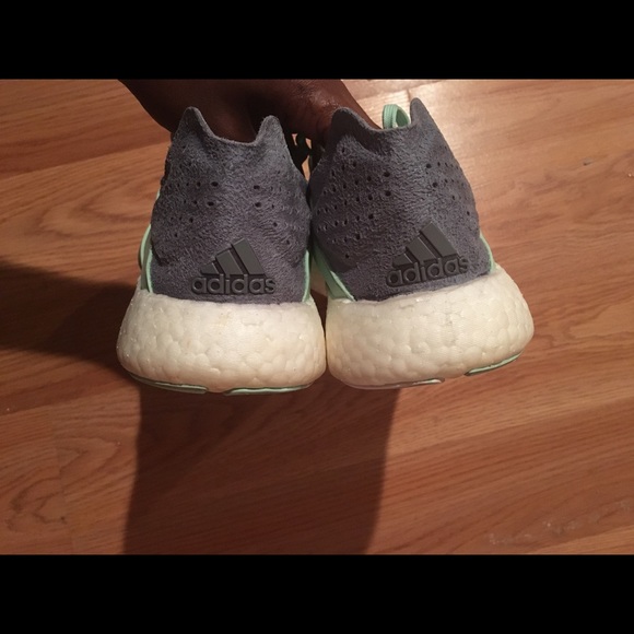 adidas boost sky blue size 9 1/2 womens - Picture 2 of 3