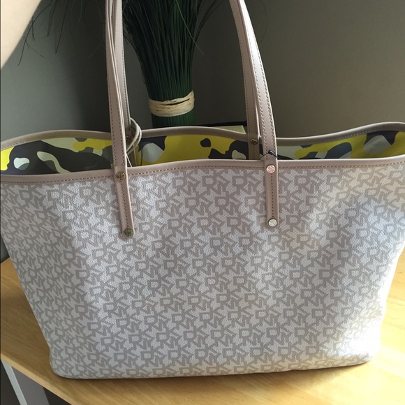 Gorgeous Large DKNY tote