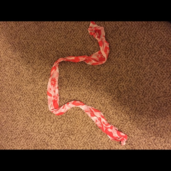 Red and white scarf - Picture 1 of 1