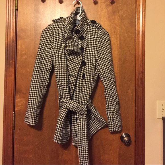 Cozy coat with wraparound collar. - Picture 4 of 4