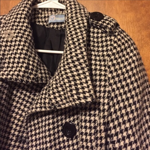 Cozy coat with wraparound collar. - Picture 2 of 4
