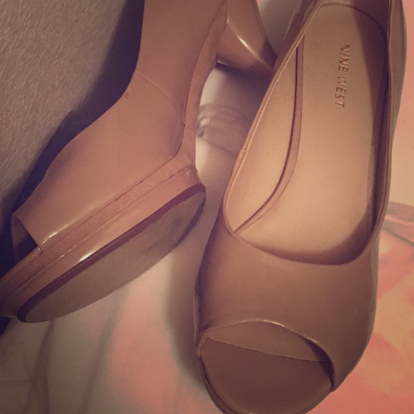 Nude Nine West Peep Toes