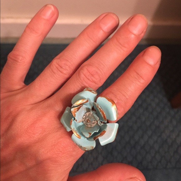 Flower ring. - Picture 2 of 3
