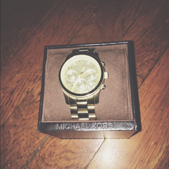 Michael Kors unisex gold watch - Picture 2 of 2