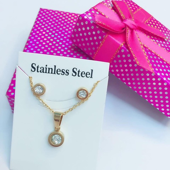 Jewelry set (necklace & earrings)