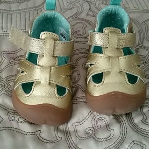 Carter's crawl baby first shoes.