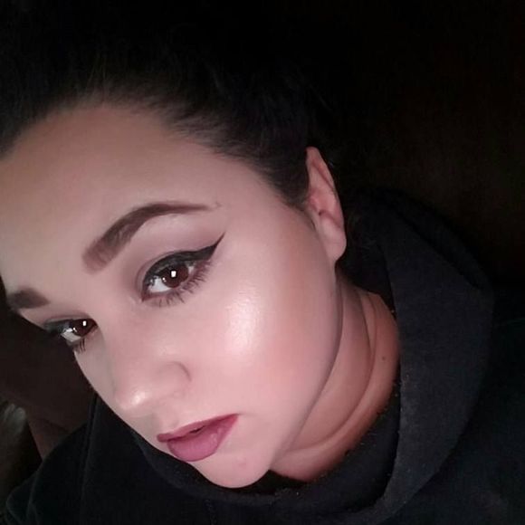 Meet your Posher, Nicole - Picture 1 of 1