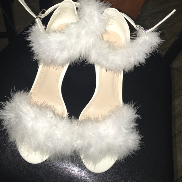 Fur heels WHITE by me 💁🏽 size 8
