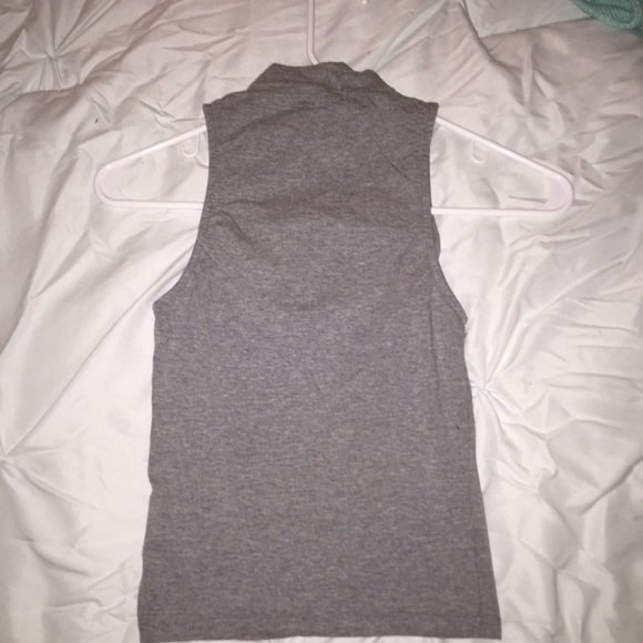 Grey top - Picture 2 of 2