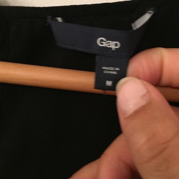 Black sleeveless top - Picture 2 of 6