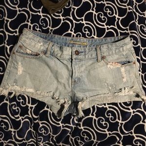 AMERICAN EAGLE DISTRESSED LOW RISE SHORTS SIZE 8