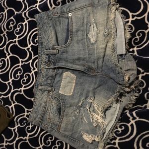AMERICAN EAGLE DISTRESSED HIGH RISE SHORTS